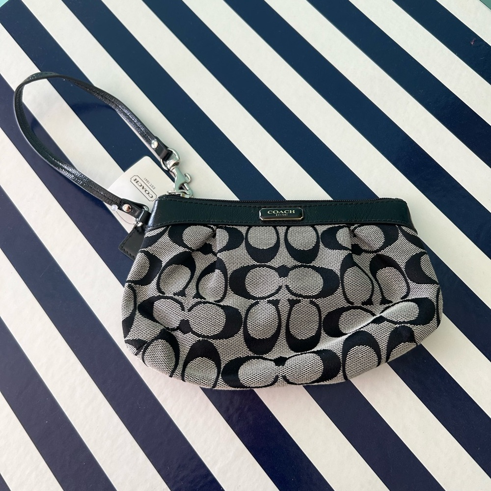 Classic Coach Wristlet 🐎